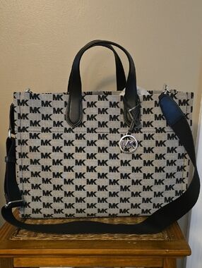 Michael Kors Gigi Large Tote, Handbag NWT